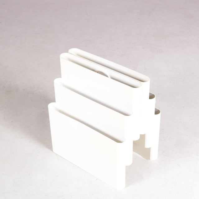 Designed in the 1970s by Italian designer Giotto Stoppino for Kartell, this large model magazine rack is a fine example of...