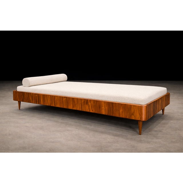 Giuseppe Scapinelli Floating Daybed in Solid Caviúna Wood With Off-White Alpaca Bouclé Upholstery, Brazil, 1950s For Sale In New York - Image 6 of 17