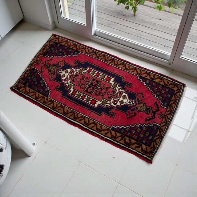 This vintage Tashpinar rug radiates a warm, soulful energy with its bold terracotta field and intricate geometric...