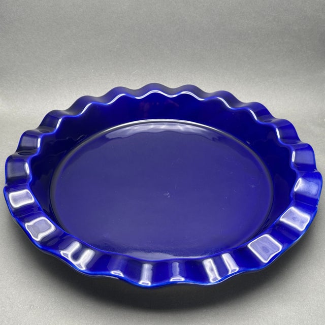 Late 20th Century Vintage 14-Inch Cobalt Blue Stoneware Ruffled Pie Dish With Scalloped Rim For Sale - Image 5 of 9