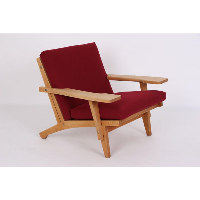 Used armchair in good condition, model GE370. Designed by Hans J. Weger in 1969, this armchair was produced until...