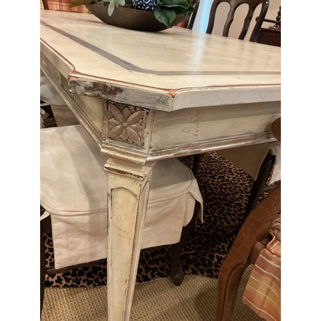 French Country 1940s Large Hand Painted Dining Room Table and 8 Chairs Plus 2 Leafs - Set of 11 For Sale - Image 3 of 12