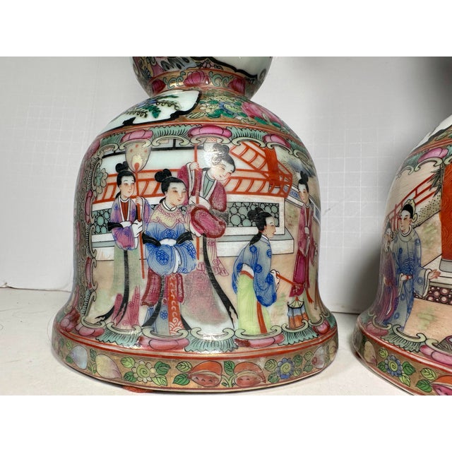 Fine Pair of Meiji Period Chinese Export Rose Medallion Porcelain Candlesticks. For Sale - Image 9 of 12