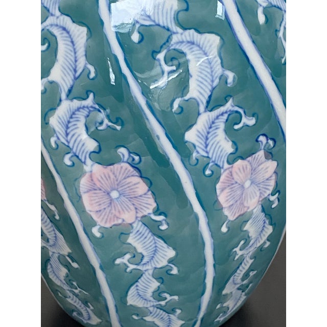 Vintage Mid-Century Chinese Chinoiserie Style Hand-Painted Porcelain Ginger Jar For Sale - Image 14 of 14