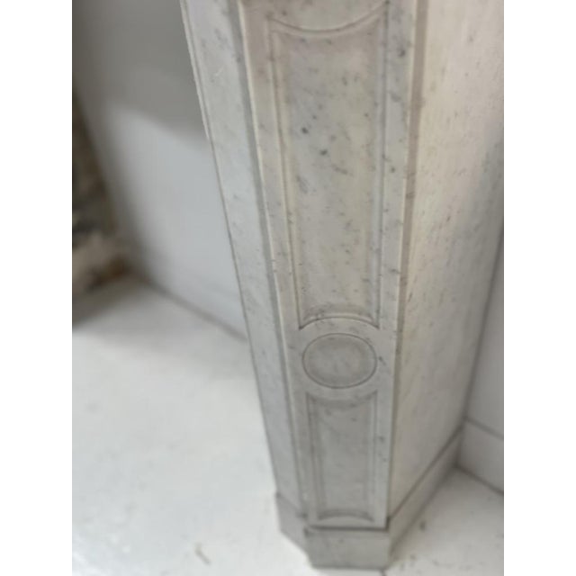 Louis XV Style Fireplace in Carrara White Marble, 1900s For Sale - Image 5 of 14