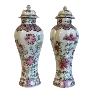 Early 18th Century Chinese Export Porcelain Vases with Covers - A Pair