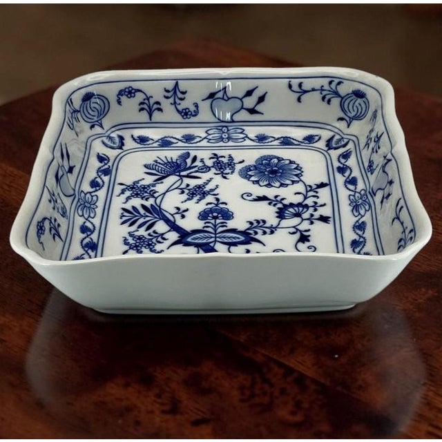 Zwiebelmuster "Blue Onion" 9-Inch Square Blue and White Vegetable Bowl Vintage For Sale - Image 16 of 17