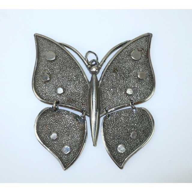 Silver Silver Metal Articulated Butterfly Pendant Necklace, c.1970 For Sale - Image 8 of 12
