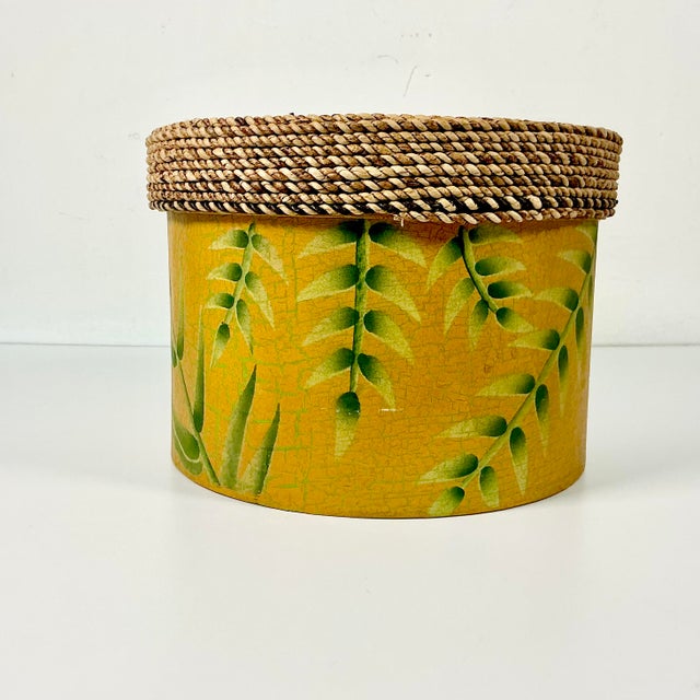 This is a really nice decorative storage box. The round box features a wicker rope lid over a Bamboo leaf motif covered...