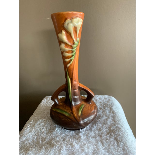 Roseville Pottery 1940s Roseville Freesia Bud Vase 195-7 For Sale - Image 4 of 4