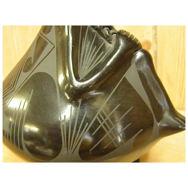 Late 20th Century Mata Ortiz Hand Coiled Blackware Effigy Pot by Rosa Quezada For Sale - Image 18 of 18