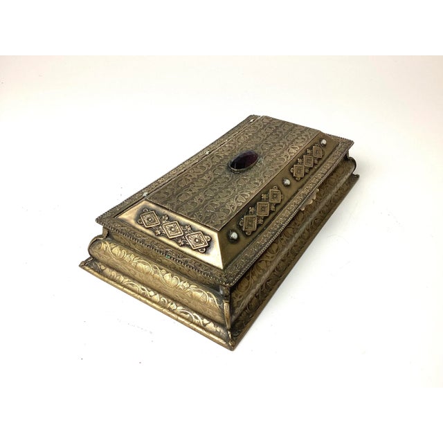 Art Deco 1920s Vintage Art Deco La Tausca Brass Jeweled Ormolu Jewelry Box For Sale - Image 3 of 9