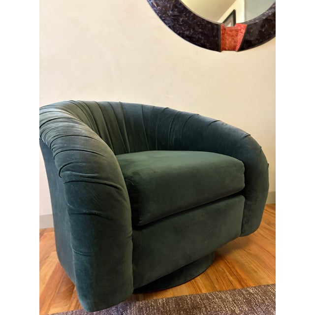 1980s Pair of Mid-Century Swivel Chairs in the Style of Milo Baughman for Directional For Sale - Image 5 of 8