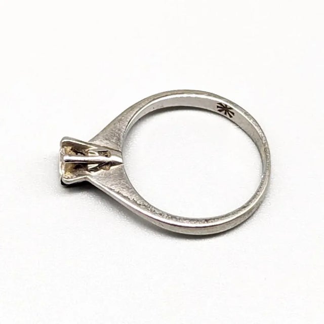 Ring, Gold, 18K, 2.16g, Size: 15.5mm, Good condition, 0.20 ct diamond W/VS . This piece has an attribution mark, I am sure...