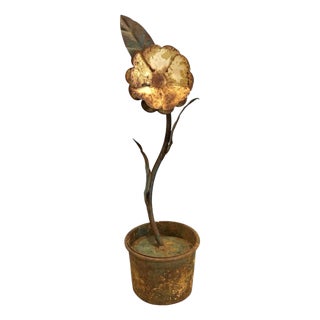 Vintage Antiqued Tole Potted White Flower Sculpture / Toleware Floral / Flower Arrangement For Sale