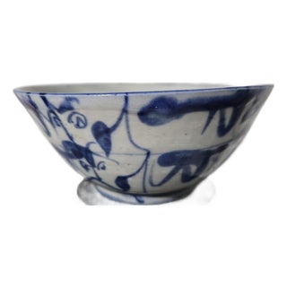 Chinese ceramic bowl with hand-painted blue patterns. For Sale