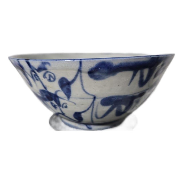 Chinese ceramic bowl with hand-painted blue patterns. For Sale