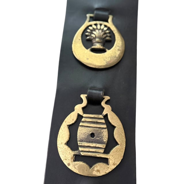 1960s Vintage English Horse Brass Leather Martingale With Five Brass Medallions – Leather Equestrian Wall Decor, Ralph Lauren Style For Sale - Image 5 of 9