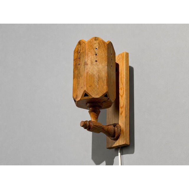 Scandinavian Mid-Century Modern, Pine, Wall Light or Sconce, Sweden, 1970s An interesting Scandinavian pine wall sconce...