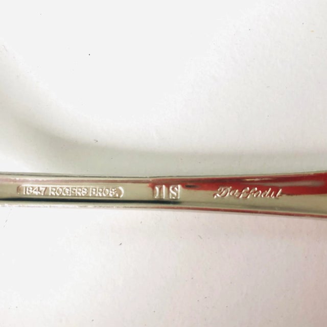 Rogers Bros. 50's Rogers Silver Plate “Daffodil” Pattern 2 Soup Spoons & 2 Dinner Knives For Sale - Image 4 of 7