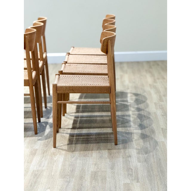 Model 501 Papercord Dining Chairs in Oak from A.M Møbler, 1960s, Set of 8 For Sale - Image 4 of 17