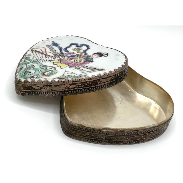 Vintage Moriyama Morinmachi Heart Shaped Porcelain Trinket Box For Sale In Los Angeles - Image 6 of 9