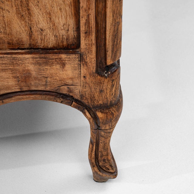 19th Century French Provincial Oak Chest of Drawers For Sale - Image 9 of 18