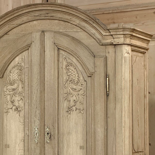 18th Century Country French Louis XV Liegeois Stripped Oak Commode a Deux Corps For Sale - Image 9 of 18