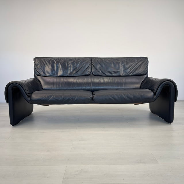 Dimensions: H 33” x W 77” x D 30” x SH 16” Dark blue leather DS 2011 two-seater sofa from De Sede with removable armrest...