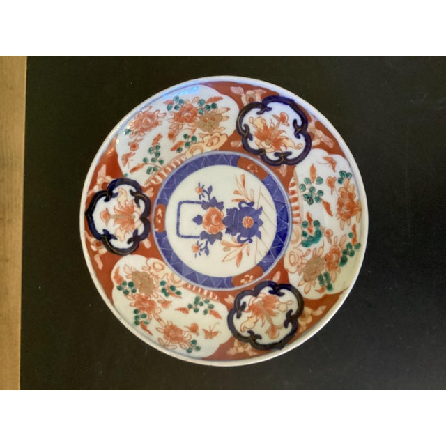 Beautiful antique 1750 - 1780 Antique Japanese Arita, Kakiemon, Imari Plate 8 1/2” diameter.