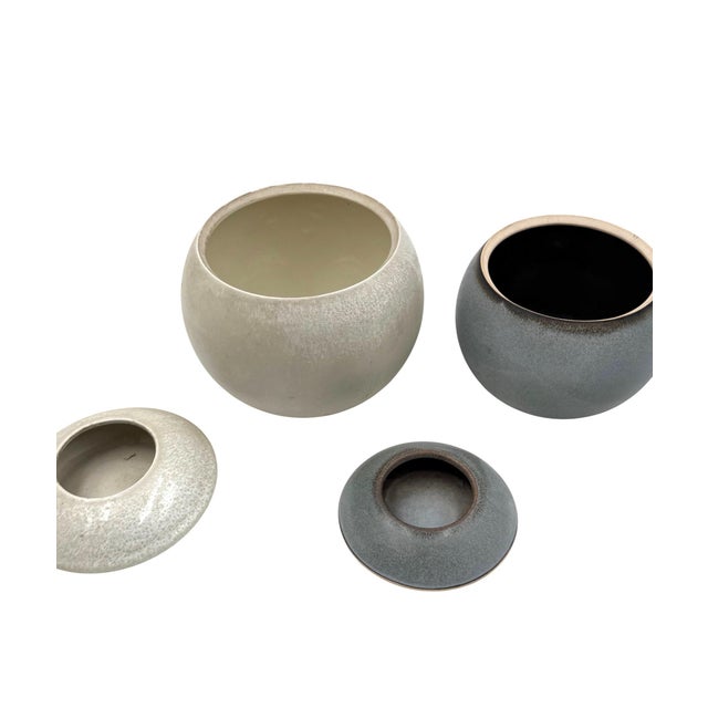 White Mid-Century Modern Set of 2 Spherical Gres Vases, Franco Bucci Italy Ca. 1970 For Sale - Image 8 of 18
