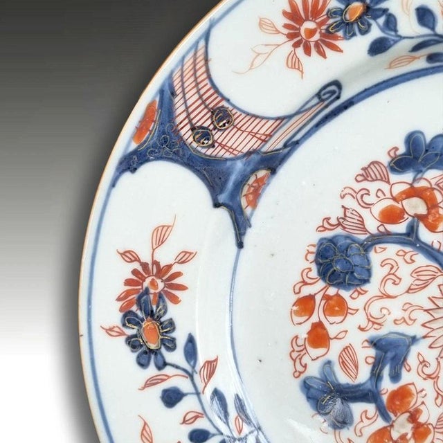 Antique Kangxi Period Chinese Imari Porcelain Dish, 1720 For Sale - Image 4 of 6