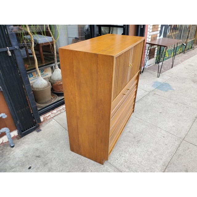1950s American of Martinsville Dresser For Sale - Image 10 of 12