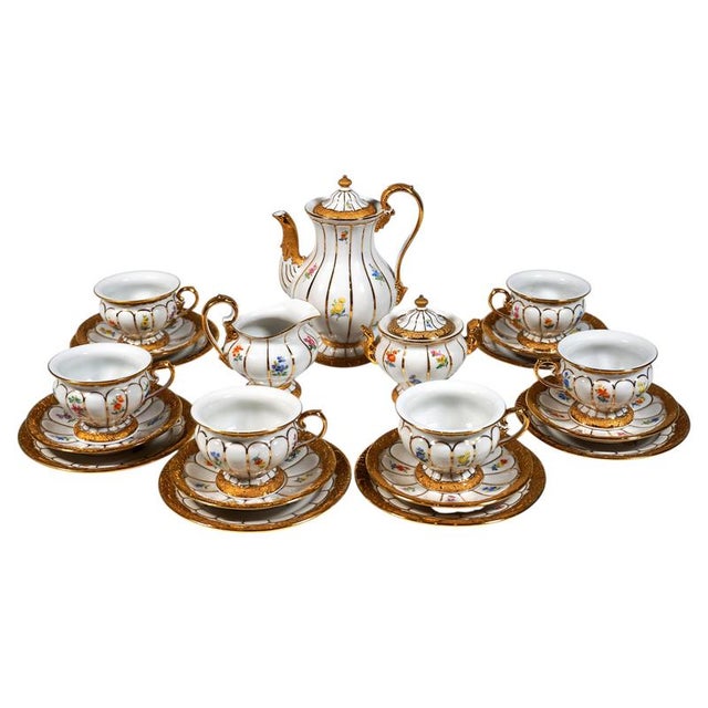 X-Form Mocha Service for 6 in Gilt Bronze with Scattered Flowers from Meissen, 1980s, Set of 21 For Sale - Image 10 of 10