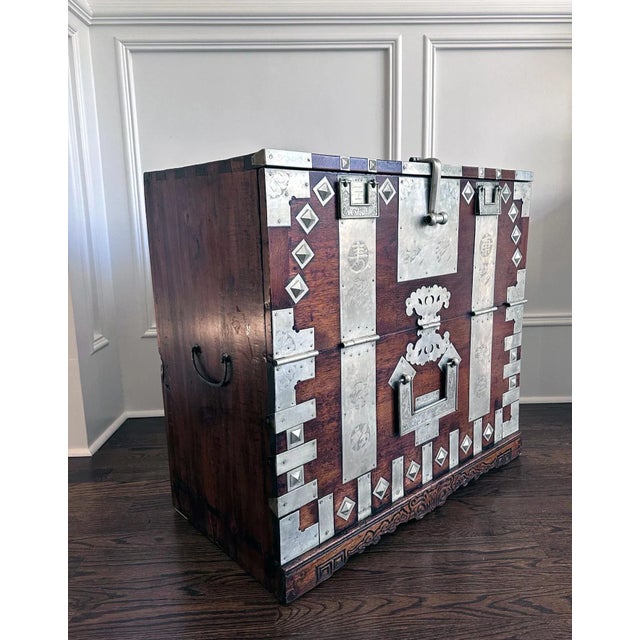 Brown 19th Century Korean Wedding Bandaji Chest Pyongyang Joseon Dynasty For Sale - Image 8 of 12