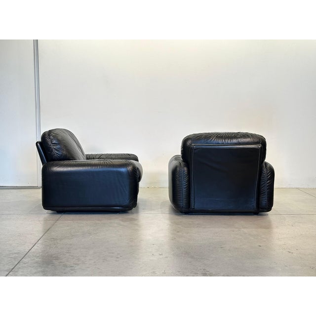 Mid-Century Modern Piumotto Armchairs in Black Leather by Arrigo Arrigoni for Busnelli, 1970s, Set of 2 For Sale - Image 3 of 15
