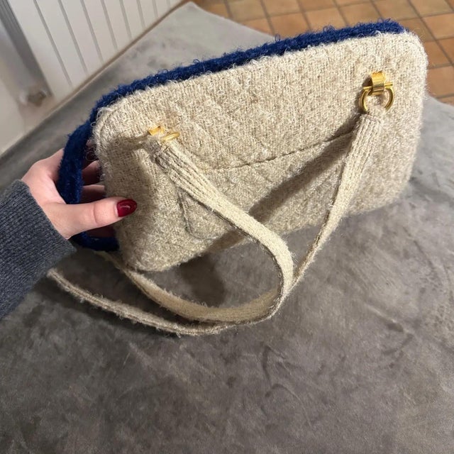 A Stylish 1960s Blue and Creamy Fabric Double-Face Italian Hand-Bag For Sale - Image 9 of 9