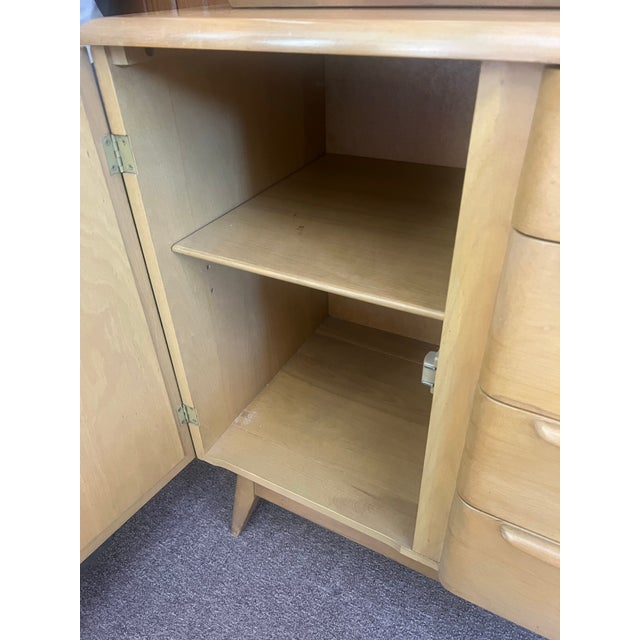 Wood 1950's Heywood Wakefield Bubble Front Mid Century Modern China Cabinet For Sale - Image 7 of 11