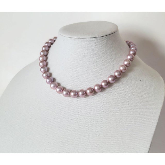Early 21st Century Natural Freshwater Edison Pink Pearl Necklace With 14k Gold Clasp For Sale - Image 5 of 8