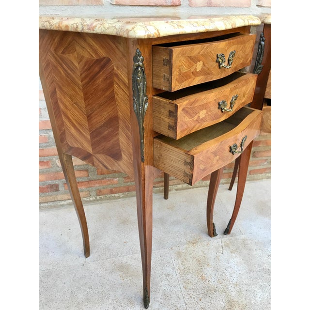Mid 20th Century Bedside Tables in French Walnut with Marquetry & Marble Top, Set of 2 For Sale - Image 11 of 18