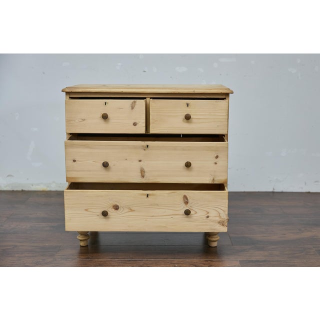 Tan English 19th Century Pine Four-Drawer Chest with Natural Finish and Turned Feet For Sale - Image 8 of 12