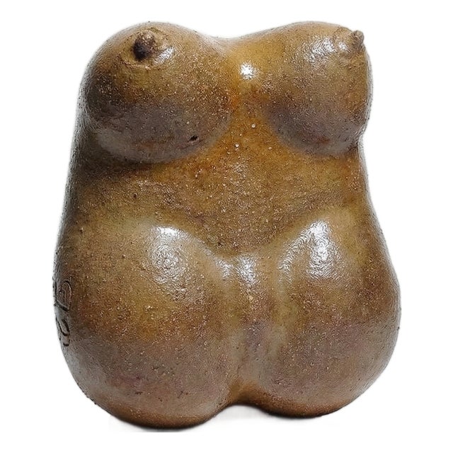 Large Sculptural Venus in Sandstone, 1990s For Sale