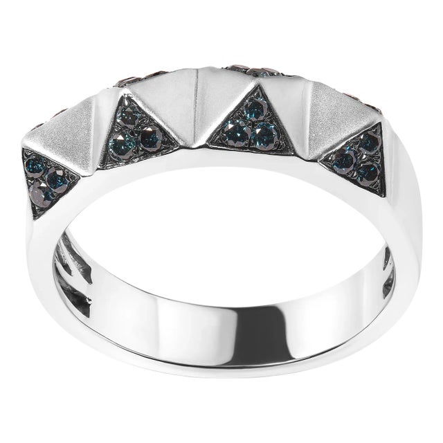 14K White Gold 1/4 Cttw Treated Blue Diamond Pyramid Band Ring - Size 7 For Sale