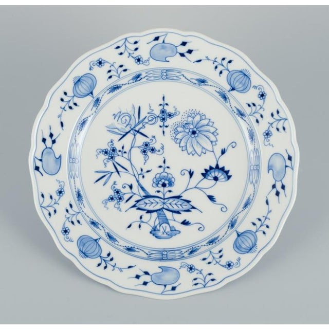 Meissen, Germany. A set of three Blue Onion Pattern dinner plates in porcelain. Hand-painted. First half of the 20th...
