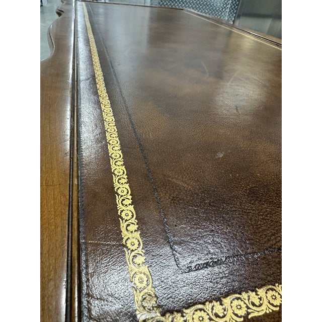 Vintage Karges French Provincial Walnut Executive Writing Desk With Embossed Leather Top For Sale In Miami - Image 6 of 18