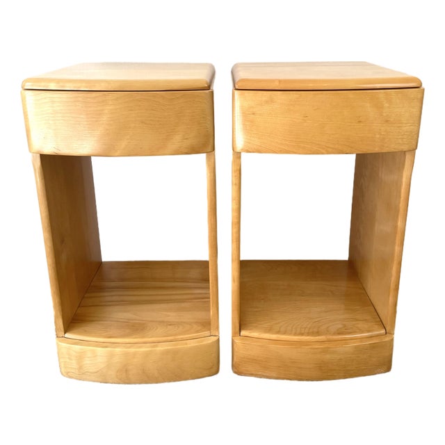Vintage Mid-Century Modern Heywood Wakefield Pair of Airflow Nightstands in Wheat For Sale