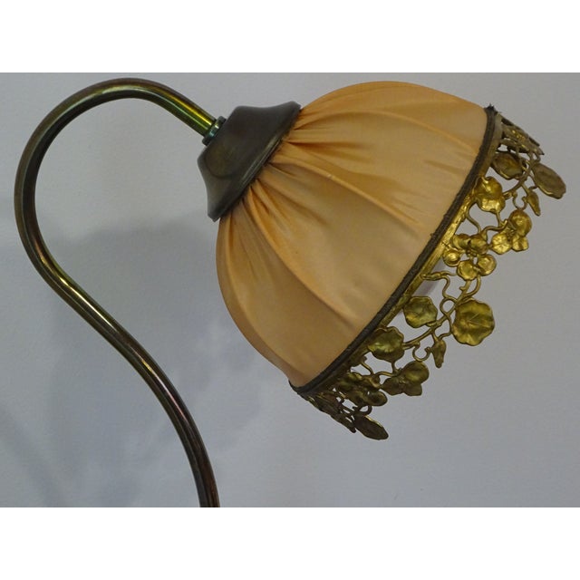 Le Dauphin table lamp, Vallères model from 1976. Bronze base with floral motifs, height-adjustable, swan-neck shaped stem....