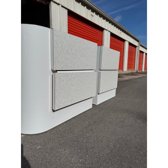 1980s Pair of Postmodern Curved Nightstands, Set of 2 For Sale - Image 9 of 12