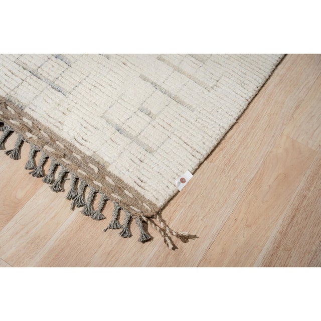 Marrakech Beige Solace Hand-Knotted Wool Rug Carpet, Minimalist Design For Sale - Image 4 of 8
