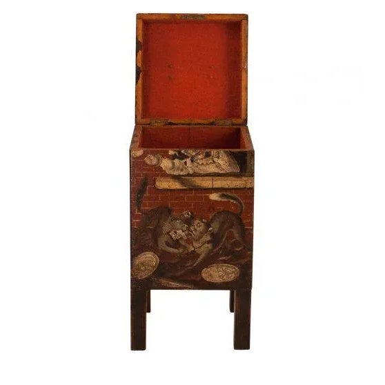 Traditional 19th Century Small Painted Four-Bottle Cellarette For Sale - Image 3 of 5